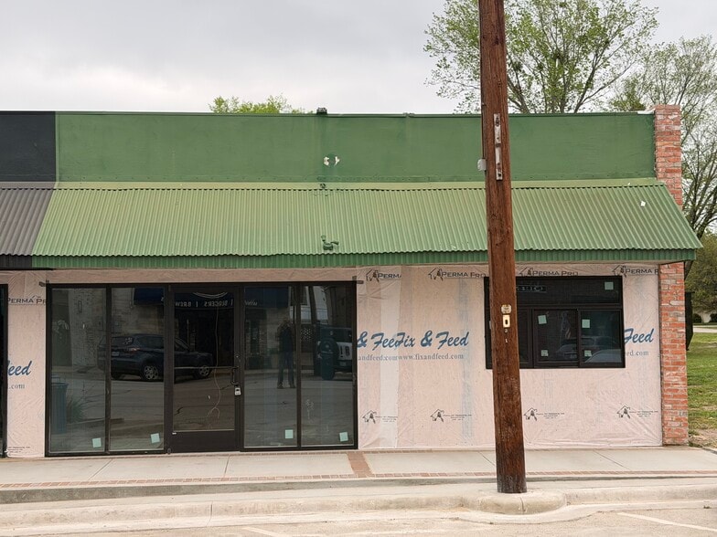 Primary Photo Of 108 E Main St, Quinlan Specialty For Lease