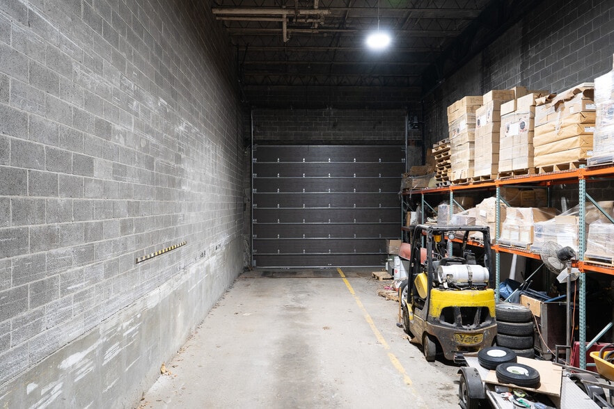 More Photos Of 9246 St Boivin, Montréal Manufacturing For Sale