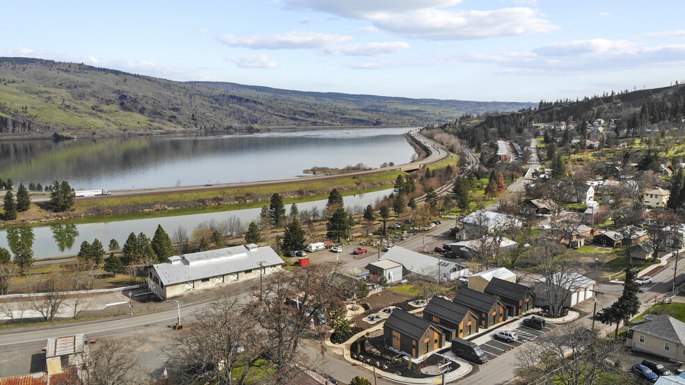 Primary Photo Of 1103 3rd Ave, Mosier Hotel For Sale