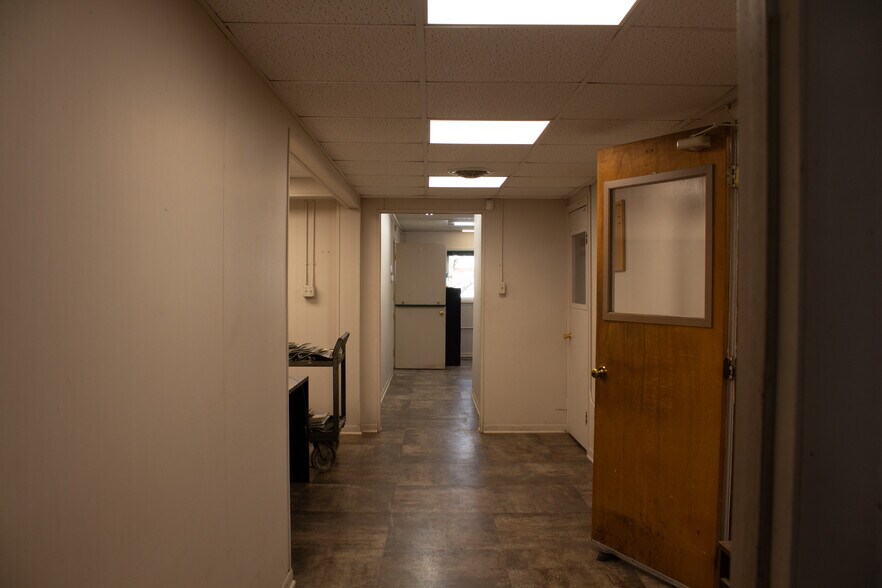 More Photos Of 645 Bellefontaine Ave, Marion Light Distribution For Sale