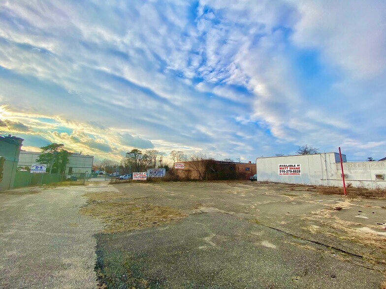 More Photos Of 1822-1836 Deer Park Ave, Deer Park Auto Repair For Sale