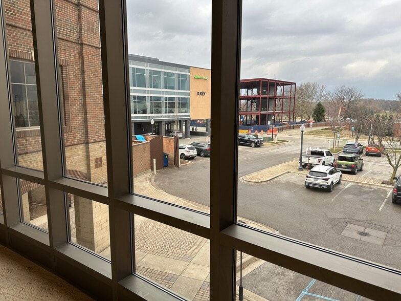 More Photos Of 85 E 8th St, Holland Medical For Lease