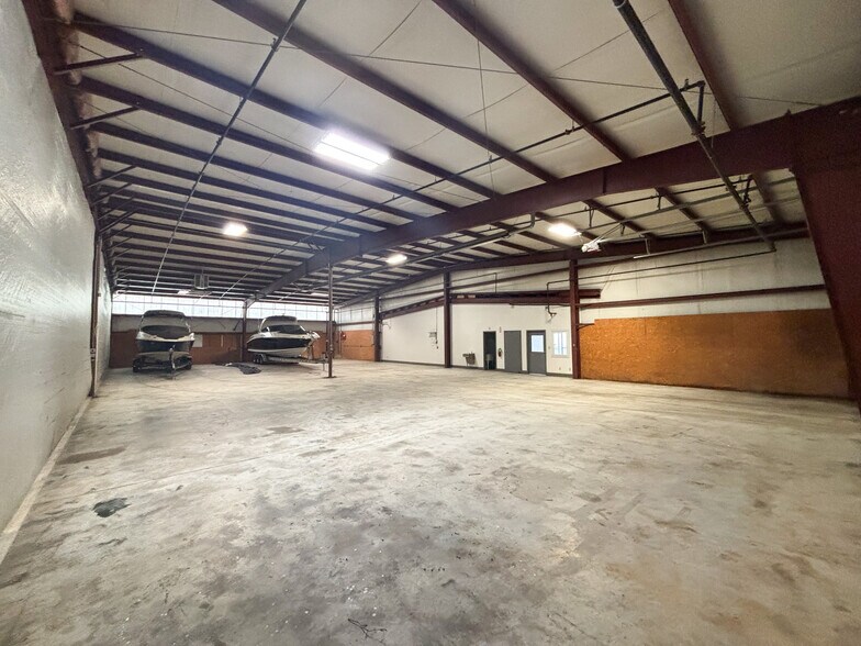 More Photos Of 1551 W Skyline Ave, Ozark Industrial For Lease