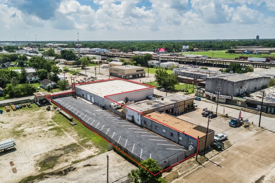 More Photos Of 213 Shaw Ave, Pasadena Industrial For Lease