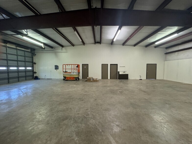 More Photos Of 736 Garcitas Creek Rd, Inez Warehouse For Lease