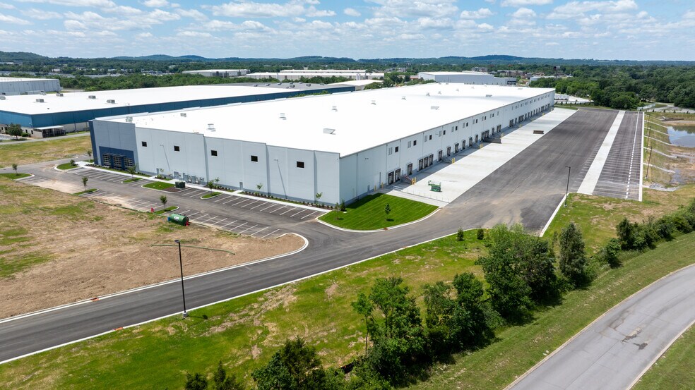 More Photos Of 575 Maddox Simpson Pkwy, Lebanon Distribution For Lease