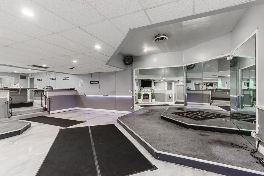 More Photos Of 1662 W Mound St, Columbus Restaurant For Sale