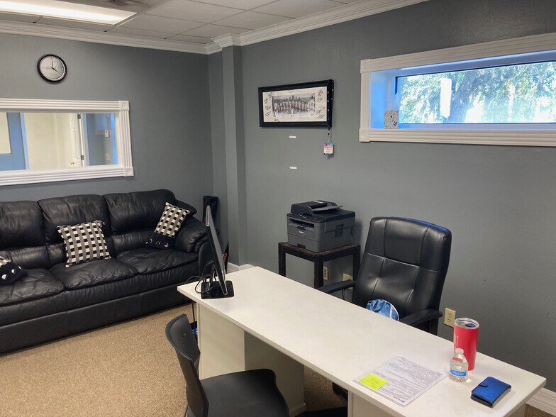 More Photos Of 21422 Carson Dr, Land O' Lakes Warehouse For Sale