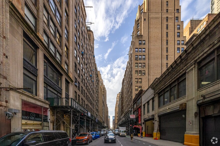 More Photos Of 256 W 38th St, New York Loft Creative Space For Lease