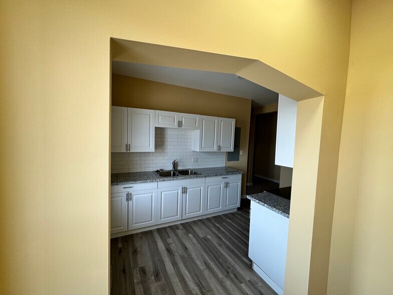 More Photos Of 1636 Central Ave, Middletown Apartments For Sale