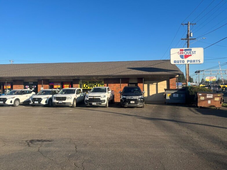 More Photos Of 235 SW Oak St, Hillsboro Auto Repair For Lease