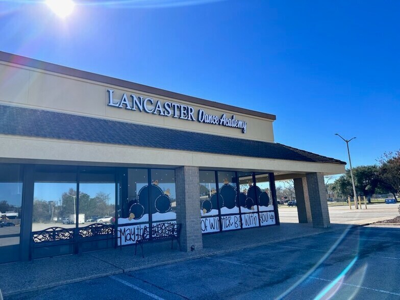 More Photos Of 3955-3965 Phelan Blvd, Beaumont Unknown For Lease