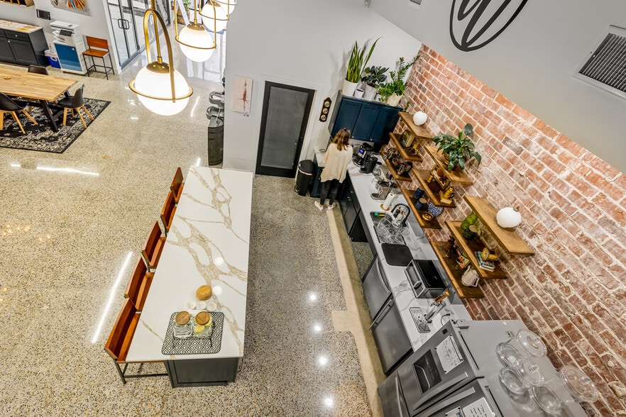 More Photos Of 132 W International Speedway Blvd, Daytona Beach Office For Lease