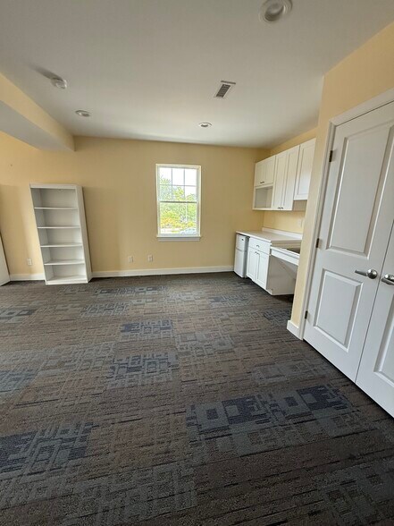 More Photos Of 570 Moody St, Waltham Medical For Lease