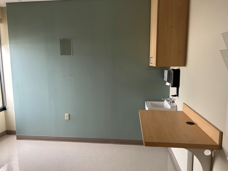More Photos Of 7030 Canal Blvd, New Orleans Medical For Lease