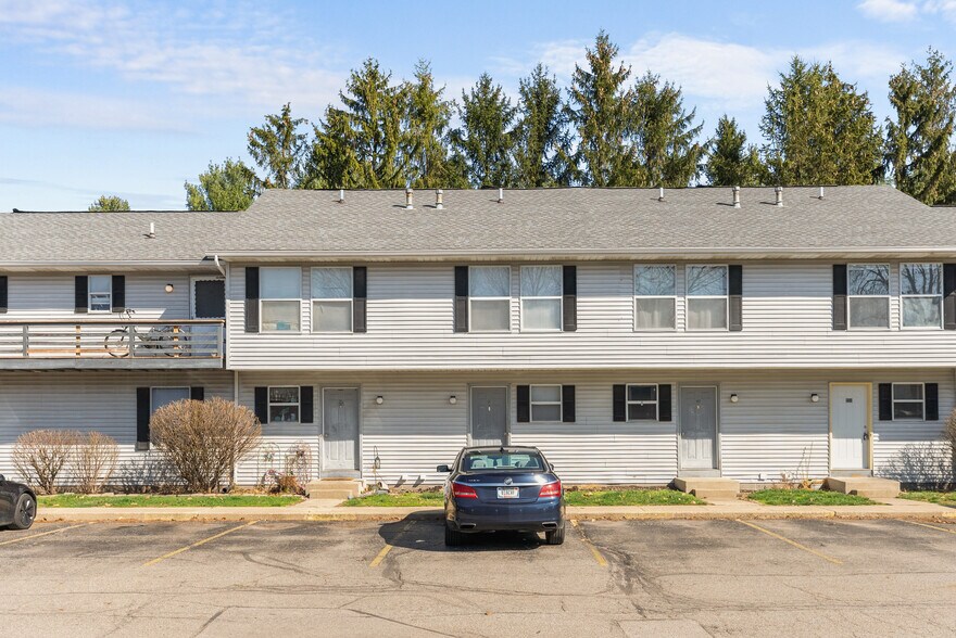 More Photos Of 652 Northgate Cir, Rochester Multifamily For Sale