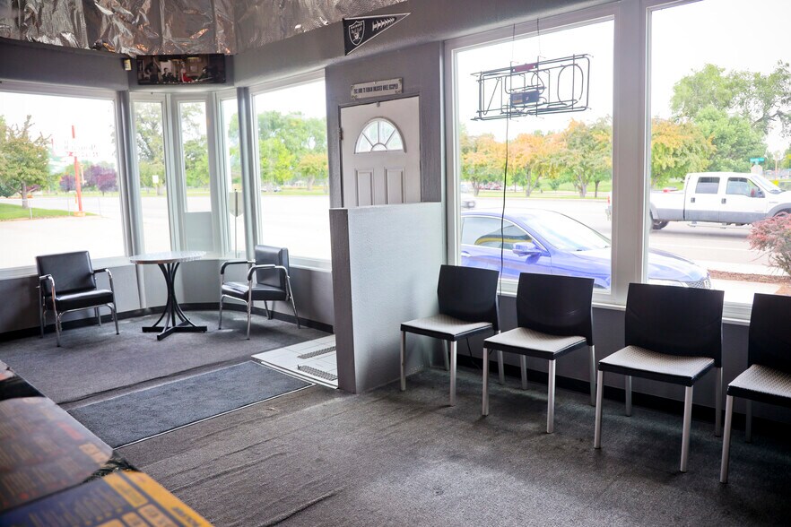 More Photos Of 1116 Garrity Blvd, Nampa Auto Repair For Sale