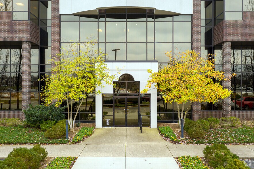 More Photos Of 9410 Bunsen Pky, Louisville Unknown For Lease