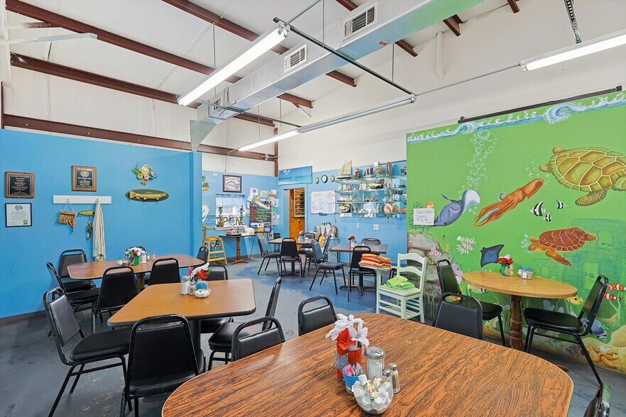 More Photos Of 317 W FM 120, Pottsboro General Retail For Sale