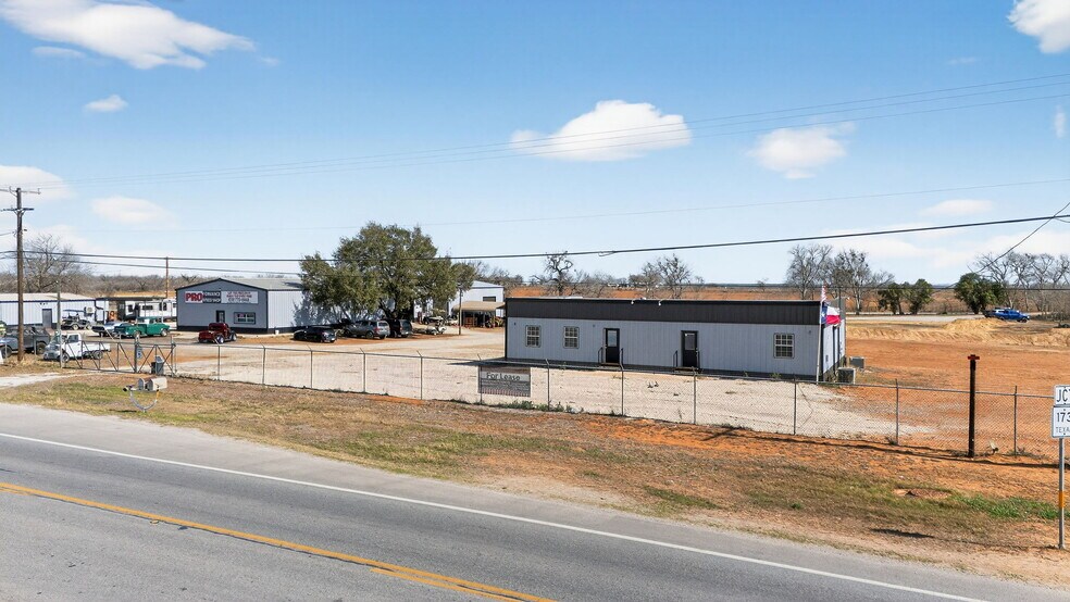 More Photos Of 3215 Zanderson Ave, Jourdanton Loft Creative Space For Lease