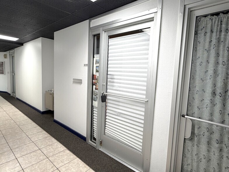 More Photos Of 411 Lakewood Cir, Colorado Springs Hotel For Sale