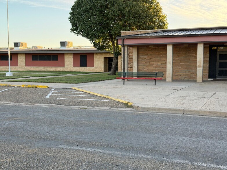 More Photos Of 300 Oak Ave, Dumas Schools For Sale