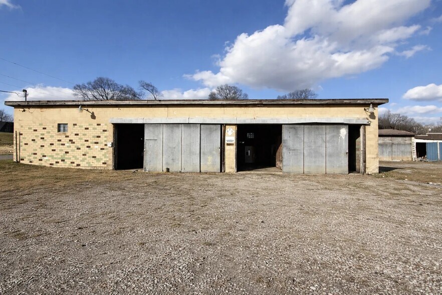 More Photos Of 373 N Cumberland St, Jackson Contractor Storage Yard For Sale