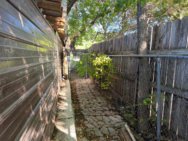 More Photos Of 804 S Bailey Ave, North Platte Flex For Sale