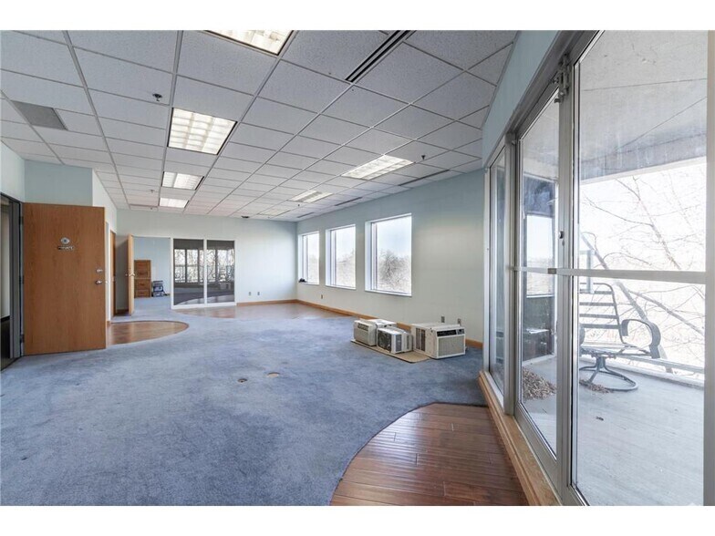 More Photos Of 4388 Shoreline Dr, Spring Park Storefront Retail Office For Sale