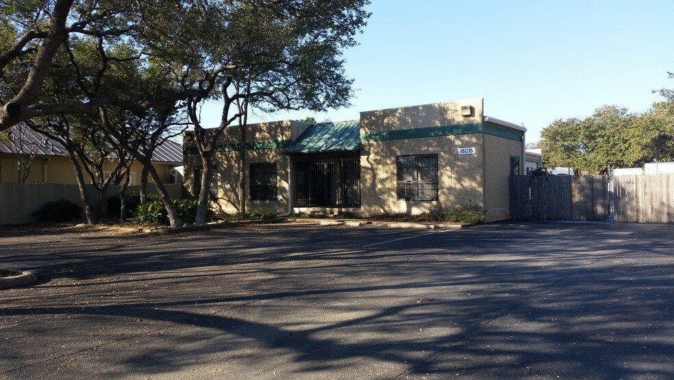 Primary Photo Of 16015 University Oak, San Antonio Service For Lease