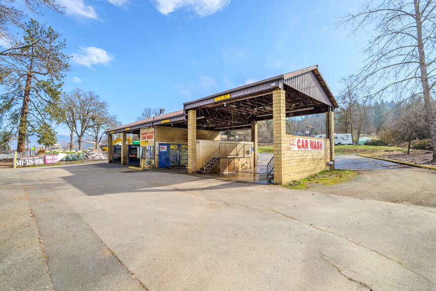 More Photos Of 2521 Williams Hwy, Grants Pass Carwash For Sale