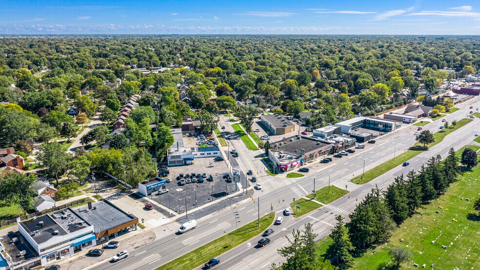 More Photos Of 30100 Woodward Ave, Royal Oak Storefront Retail Office For Lease