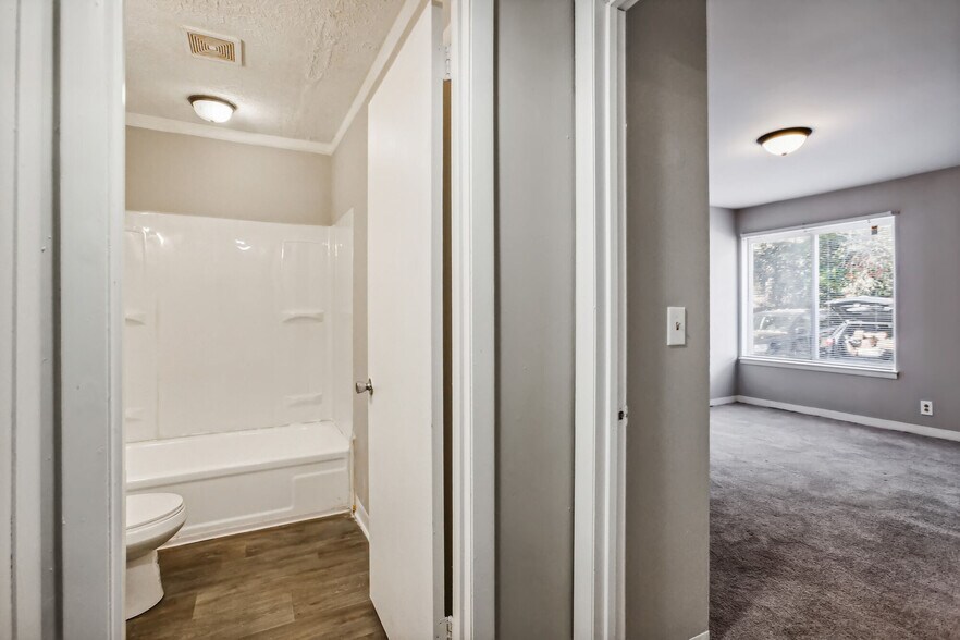 More Photos Of 1001 W 9th St, Russellville Apartments For Sale