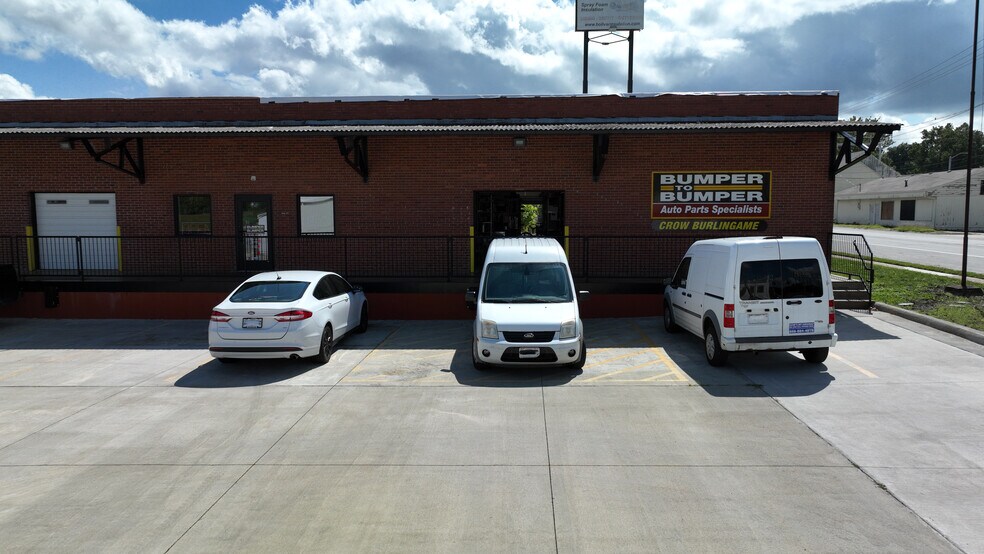 More Photos Of 224 N Stewart Ave, Springfield Warehouse For Lease