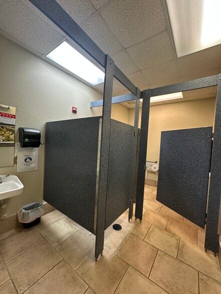 More Photos Of 7904 Interstate Ct, North Fort Myers Warehouse For Lease