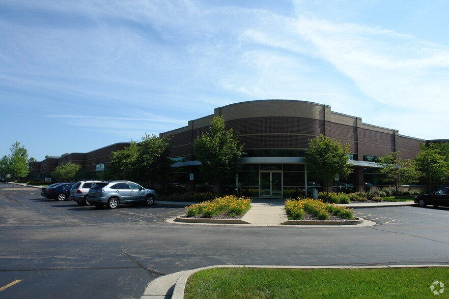 More Photos Of 13100 W Lisbon Rd, Brookfield Showroom For Lease
