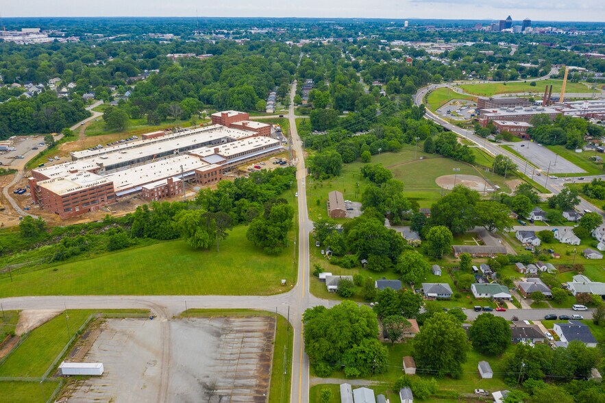 More Photos Of 1702 Fairview St, Greensboro Self Storage For Lease