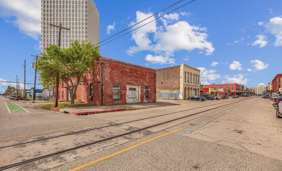 More Photos Of 1901 Strand St, Galveston Flex For Sale