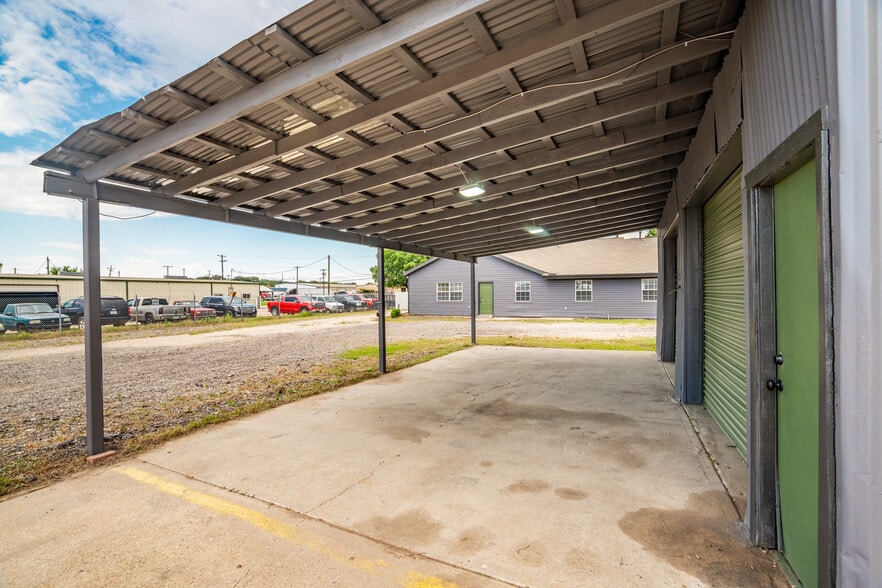 More Photos Of 401 W Simonds Rd, Seagoville Office For Sale