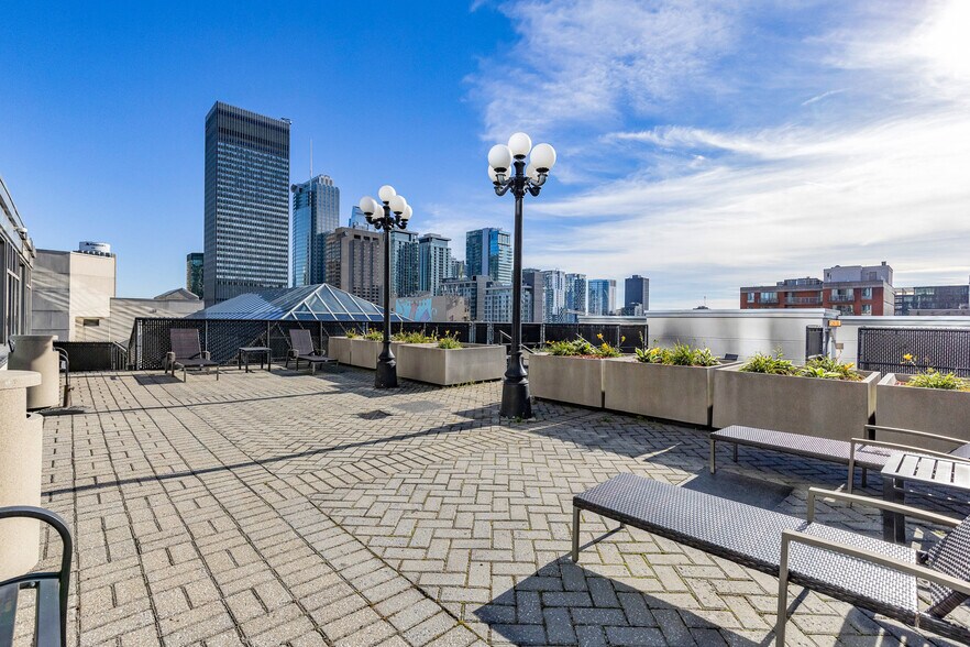 More Photos Of 1555 Rue Peel, Montréal Office For Lease