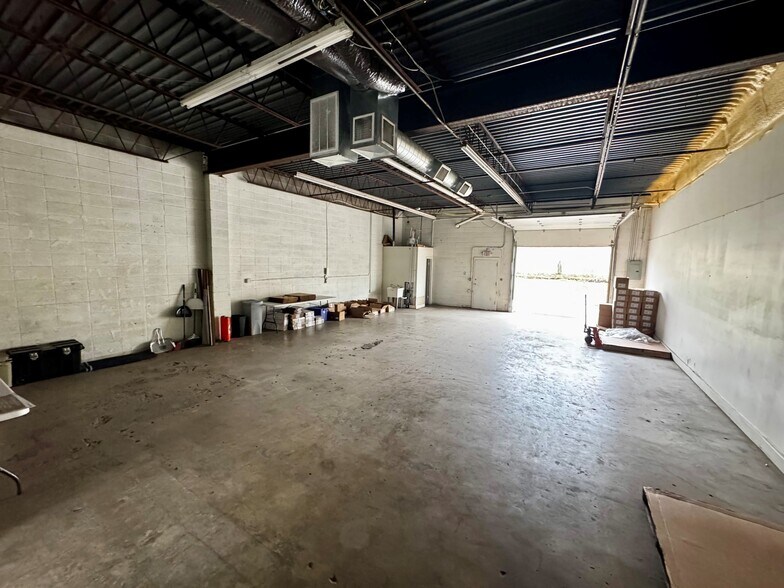 More Photos Of 1600 S Noland Rd, Independence Light Distribution For Lease