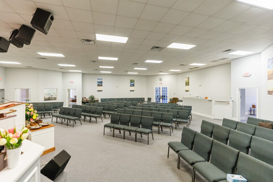 More Photos Of 37 E Main St, Lakeland Flex For Sale