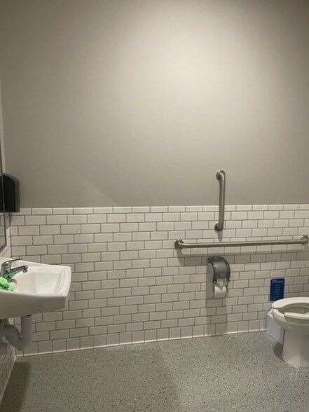 More Photos Of 2044 South Blvd, Rochester Hills Medical For Lease