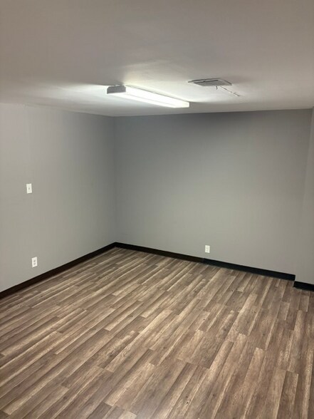 More Photos Of 1210 E 1st St, Humble Light Distribution For Lease