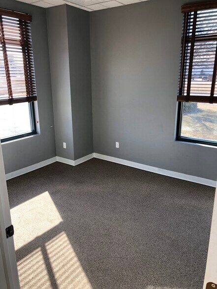 More Photos Of 2625 Development Dr, Green Bay Storefront Retail Office For Lease