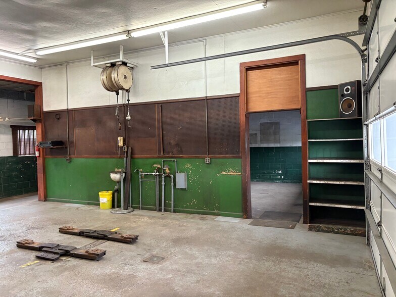 More Photos Of 6712 Main St, Martins Creek Service Station For Sale