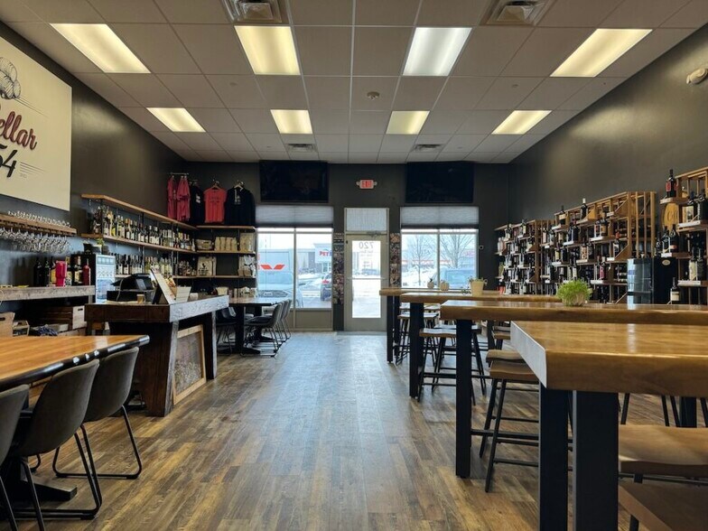 More Photos Of 720 S Highline Pl, Sioux Falls General Retail For Lease