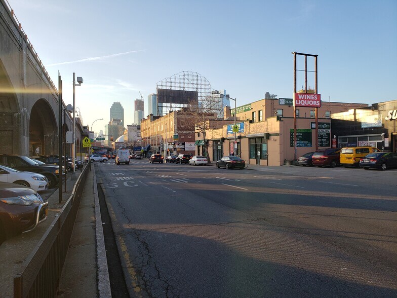 More Photos Of 35-01 Queens Blvd, Long Island City Showroom For Sale