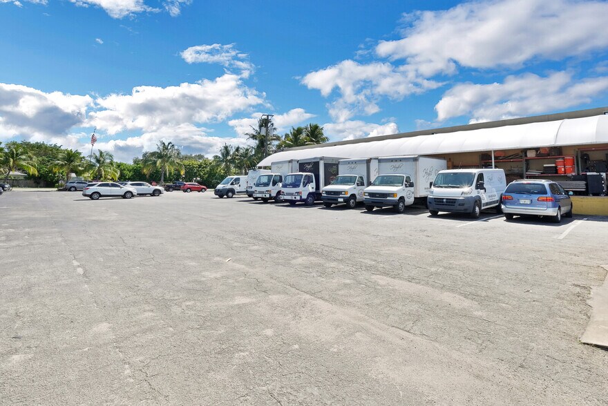 More Photos Of 4351 NE 12th Ter, Oakland Park Restaurant For Lease