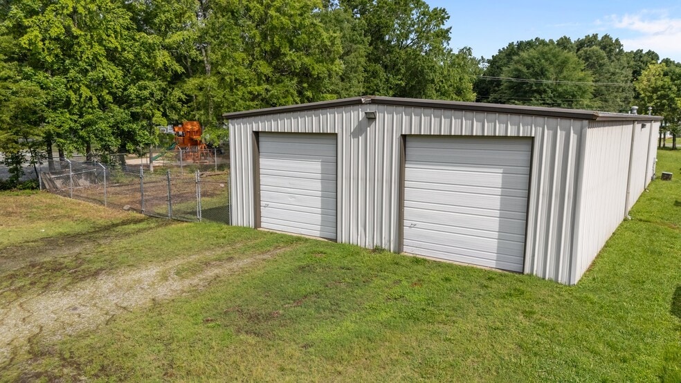 More Photos Of 808 E Parker St, Graham Industrial For Sale